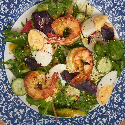 Салат с креветкой, авокадо и яйцом в Кофейня Горошек по цене 950 ₽