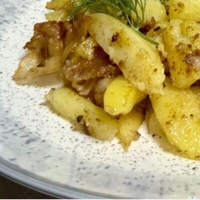 Картофель жаренный со шкварками в Оазис кафе по цене 210 ₽