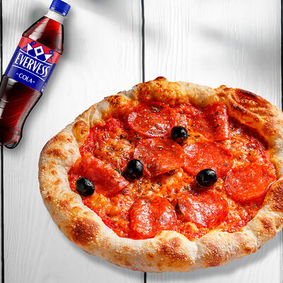 Пицца Пеперони и Evervess Кола в Перчини по цене 500 ₽