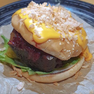 Фирменный бургер с телячьим ребром в Чо? Капчо! по цене 1000