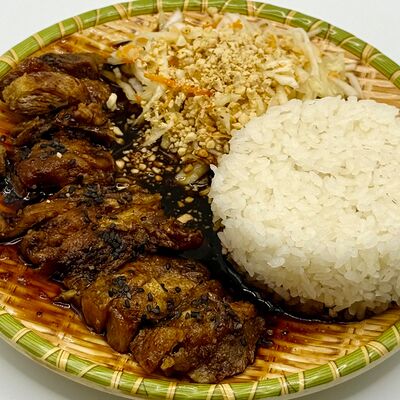 Рис с курицей в перечном соусе в Viet House по цене 670 ₽