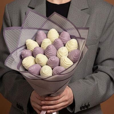 Букет «Violette» (19 шт.) в Luna-Клубника в шоколаде по цене 3990 ₽