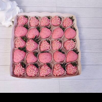 Набор клубника в шоколаде розовыйв Мос клубника в шоколаде по цене 5100 ₽