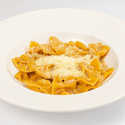 Фарфалле Качо э пепе в Loona по цене 690 ₽