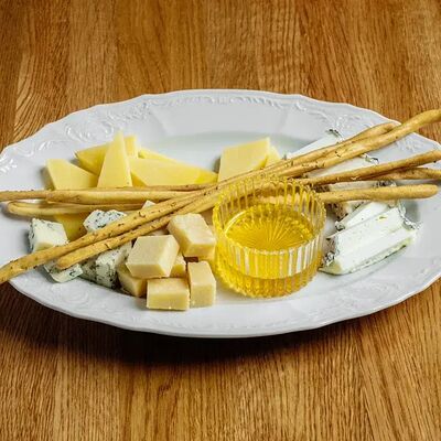 Фермерские сыры в Lucky Duck по цене 1750 ₽