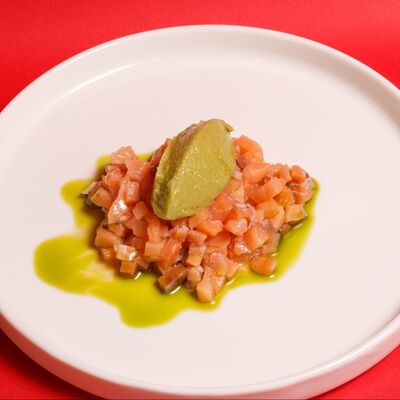 Тартар с лососем и кремом из авокадо в Итальянка по цене 790 ₽