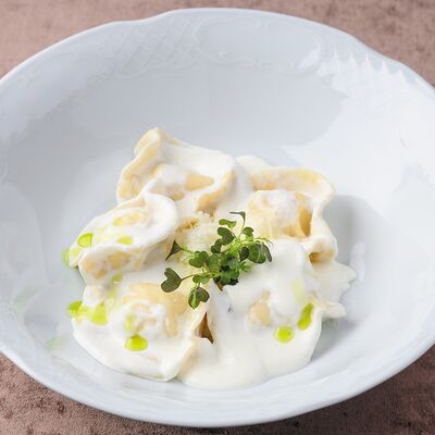 Равиоли с цыпленком в соусе четыре сыра в Chento по цене 590 ₽