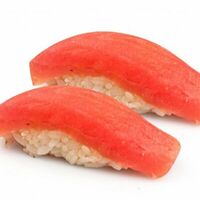 Суши с тунцом в Каратэ Суши