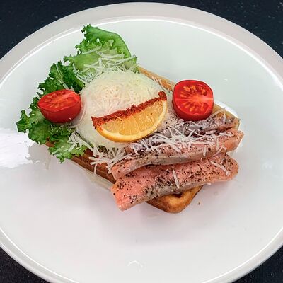 Вафля с сёмгой и яйцом пашот в Brauny по цене 550 ₽