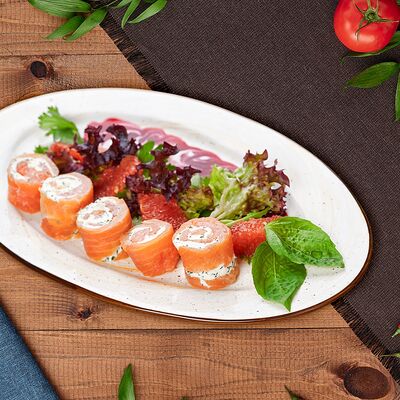 Рулетики из слабосоленой семгив Деда хинкали по цене 1430 ₽