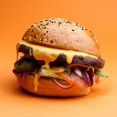 Бургер Сырный папа в Папа Рядом Гриль-паб по цене 695 ₽