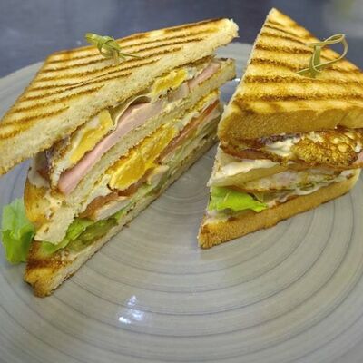 Тройной клаб-сэндвич в Кафе Цоколь по цене 650 ₽