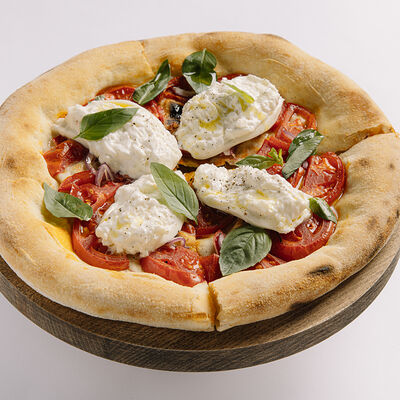 Манакиш с бурратой и томатами в Saviv по цене 1665 ₽