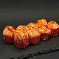 Запеченный ролл с лососем в Bibik Sushi