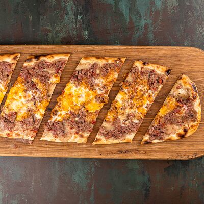 Пиде с говядиной с сыром в MARMARIS RESTAURANT по цене 1390 ₽