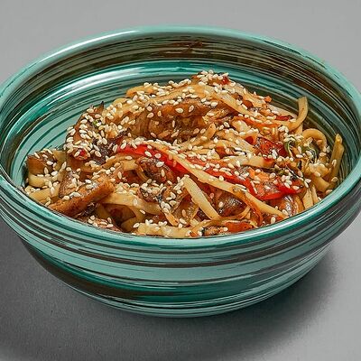 Удон с курицей в Хука Lounge по цене 600 ₽