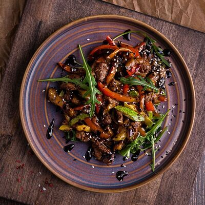 Теплый салат с телятиной в Булл Вар по цене 1170 ₽