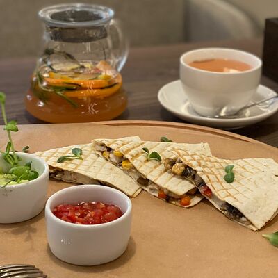 Кесадилья с креветками в Gosti по цене 729 ₽