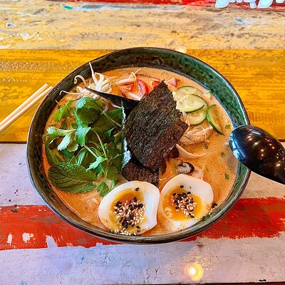 Суп Лакса с курицей в PhoBar по цене 690 ₽