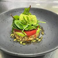 Салат из печеных овощей с авокадо в Fish Point