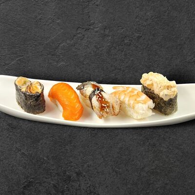 Большой набор суши в Окинава Гурмэ по цене 790 ₽