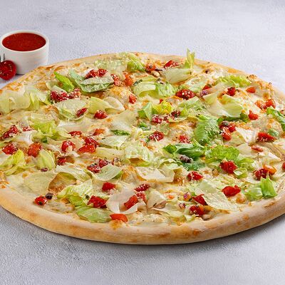 Цезарь в Чао пицца по цене 995 ₽