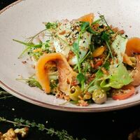 С лососем и киноа в АристократЪ Gastrobar