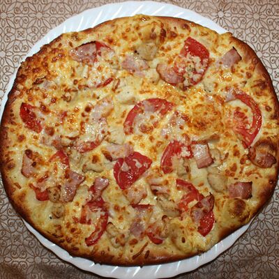 Пицца Чесночный цыплёнок в Тюльпан по цене 670 ₽