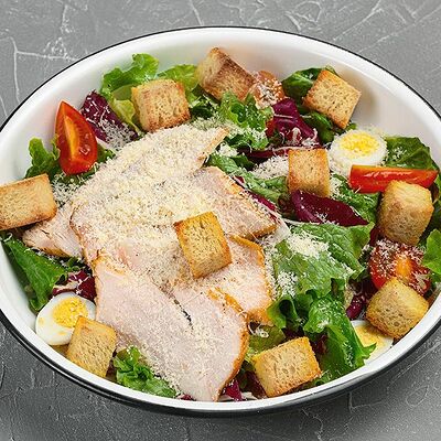 Салат Сухарничок с цыпленком в Корчма по цене 410