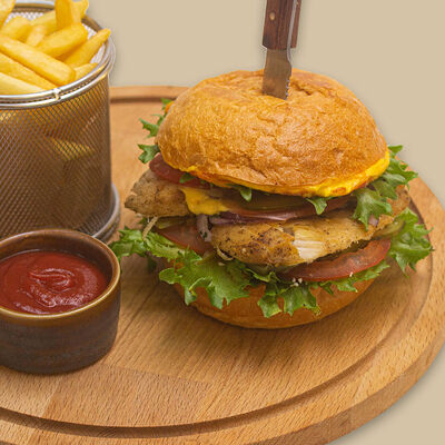 Чикенбургер с картофелем фри в Додома по цене 975 ₽