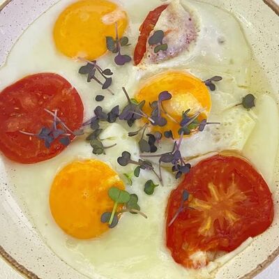 Яичница с помидорами в УЗБЕЧКА N1 по цене 1086 ₸