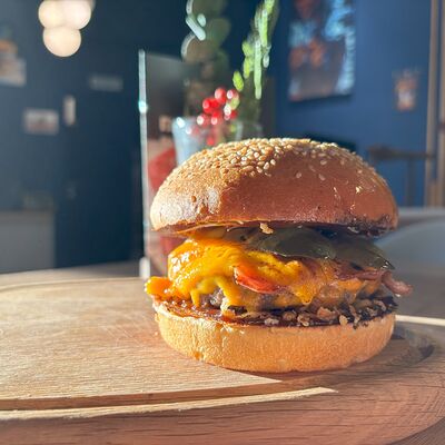 Американский бургер в Geografia по цене 490 ₽