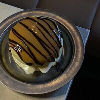 Панкейки с бананом и кремом-сгущёнкой в Smazhenka bistro