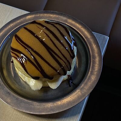 Панкейки с бананом и кремом-сгущёнкой в Smazhenka bistro по цене 13 р.