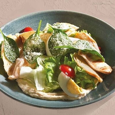 Цезарь с курицей в Pizzarella36 по цене 590 ₽