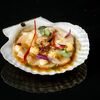 Карпаччо из гребешка в ракушке с соусом и трюфелем в Вкус Моря по цене 890