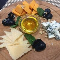 Ассорти европейских сыров в Семейное