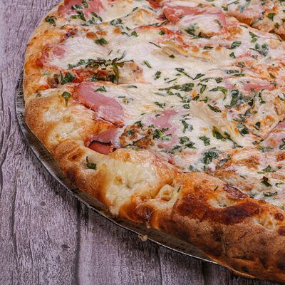 Пицца Ветчина и курица 38 см в Гурман по цене 1380 ₽