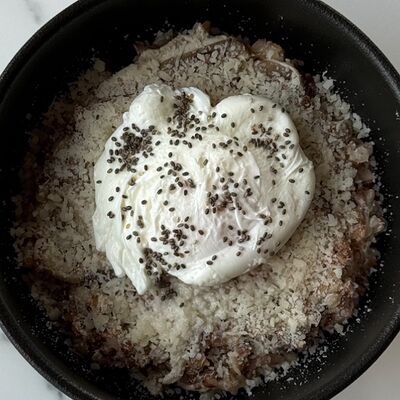 Гречка в сливочно-грибном соусе с пармезаном и яйцом пашот в Coffeelab 39 по цене 455 ₽