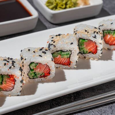 Калифорния Fresh с лососем в Msushi по цене 875 ₽