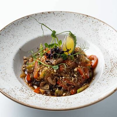 Лапша рисовая с курицей в Рыбамясо по цене 250 ₽