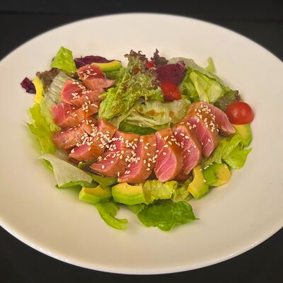 Салат с тунцом в Трасса по цене 700 ₽