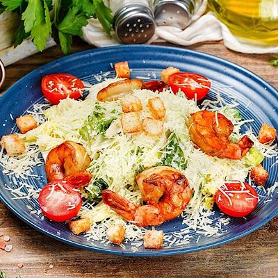 Цезарь с тигровыми креветками в Гранат по цене 510 ₽