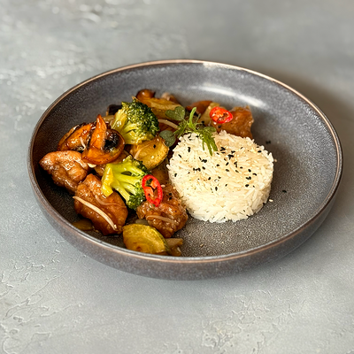 Курица в устричном соусе с рисом в Чайхана Баранжар по цене 725 ₽