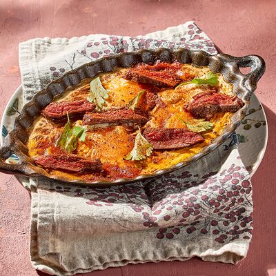 Шакшука со стейком три-тип, пряными огурцами и печеным перцем в KITCHEN по цене 790 ₽