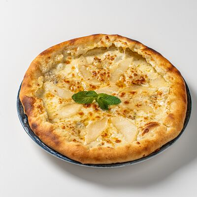 Хачапури с грушей в Миндаль по цене 660 ₽