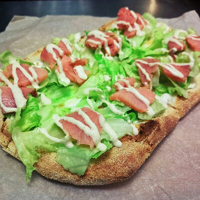 С лососем и салатом айсберг в Perotti Pizza по цене 1200 ₽