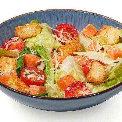 Салат цезарь с семгой слабого посола в ЗАКАЗУУМ ZAKAZOOM по цене 756 ₽