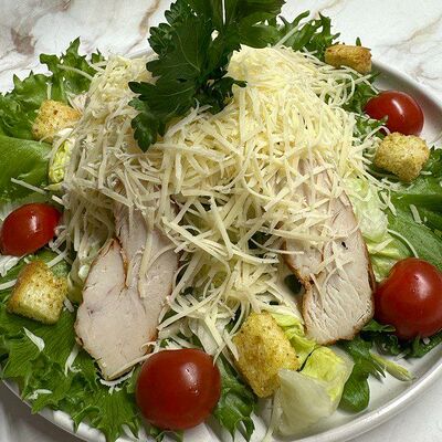 Цезарь с курицей в Жпит по цене 754 ₽