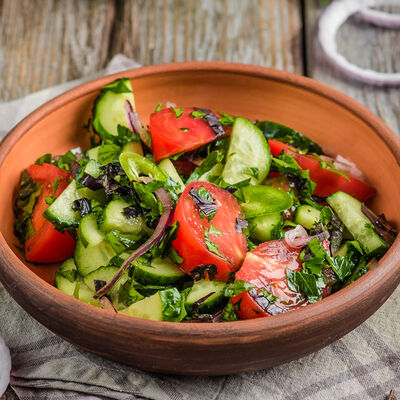 Овощной салат по-грузински со специями в Пряности & Радости на Московском по цене 390 ₽